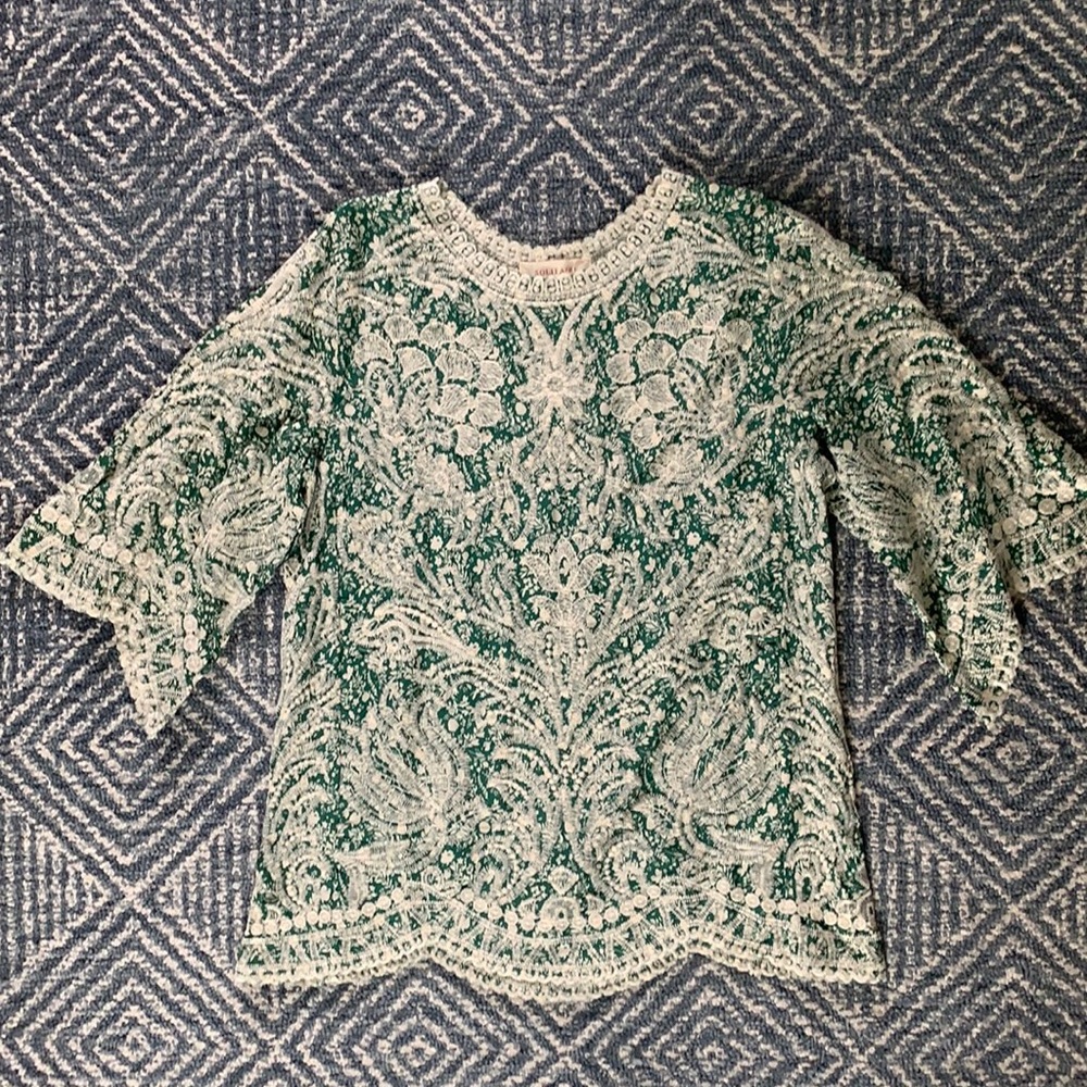 Solitaire Emerald Green Embroidered Top. Scalloped hem, Women’s Sz Small NWOT